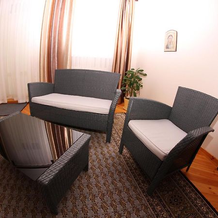 Uyut Hotel Chernihiv Bagian luar foto