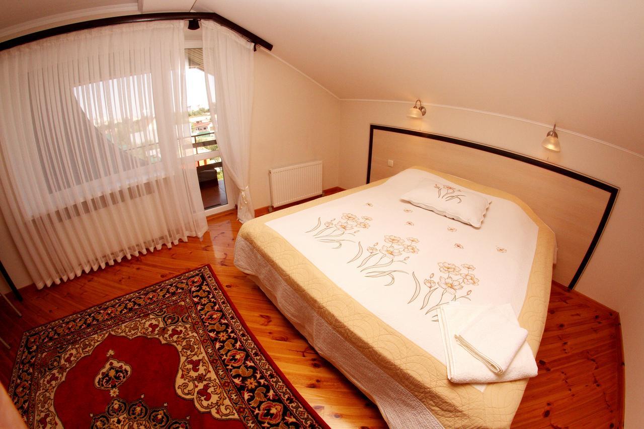 Uyut Hotel Chernihiv Bagian luar foto