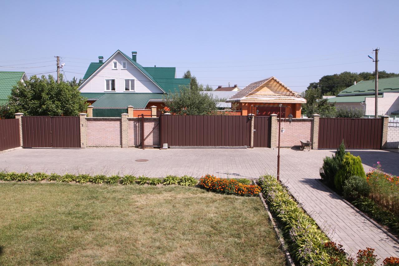 Uyut Hotel Chernihiv Bagian luar foto