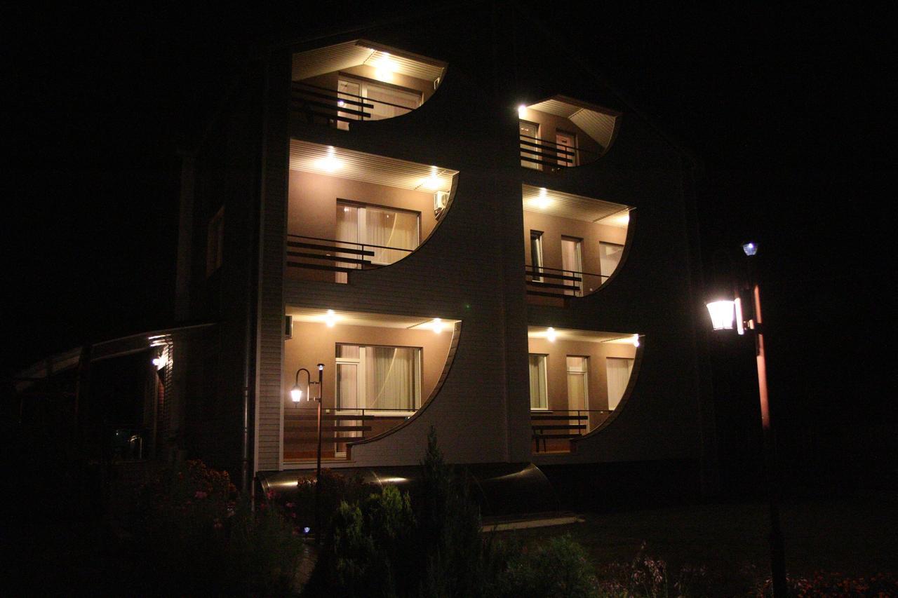 Uyut Hotel Chernihiv Bagian luar foto