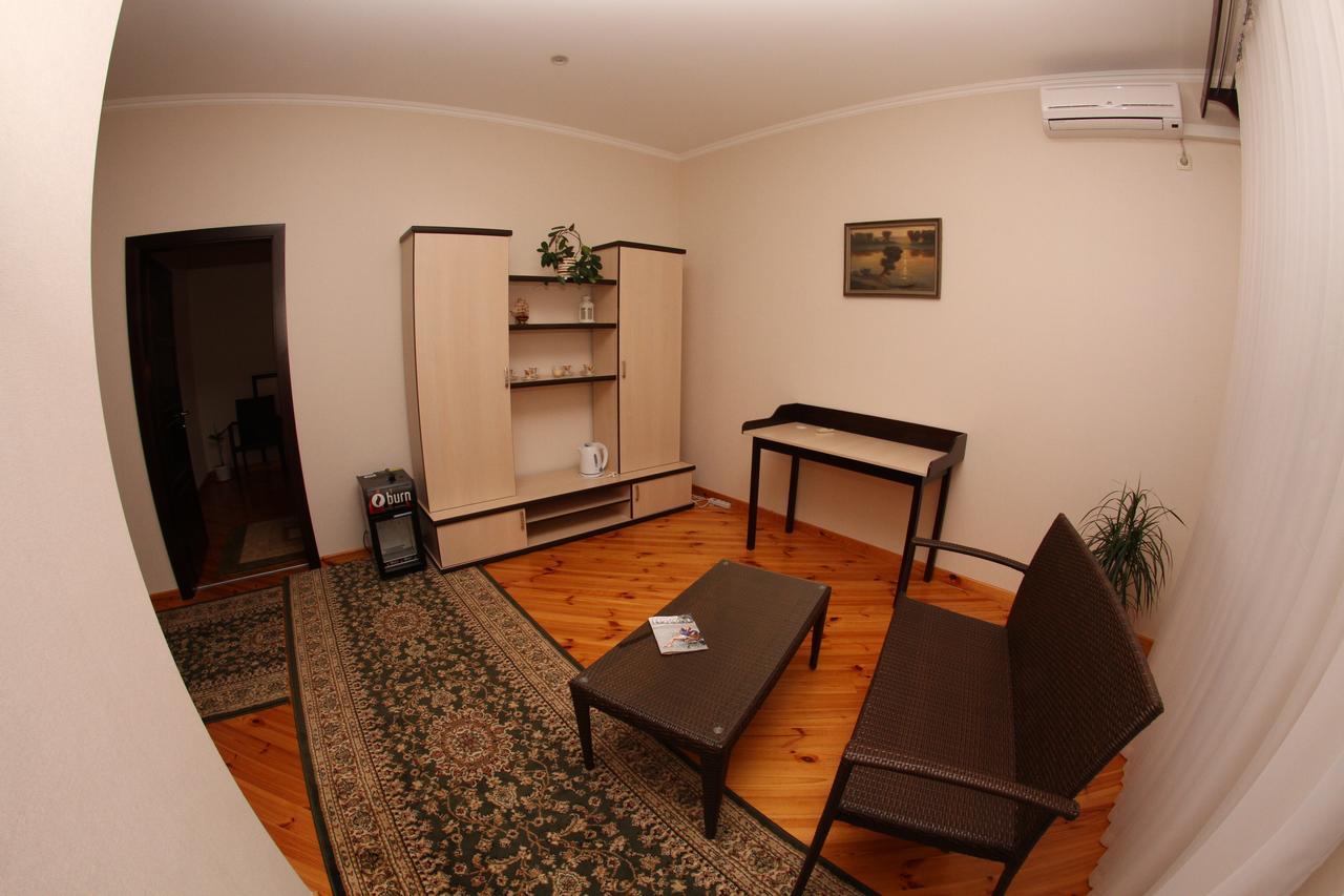 Uyut Hotel Chernihiv Bagian luar foto