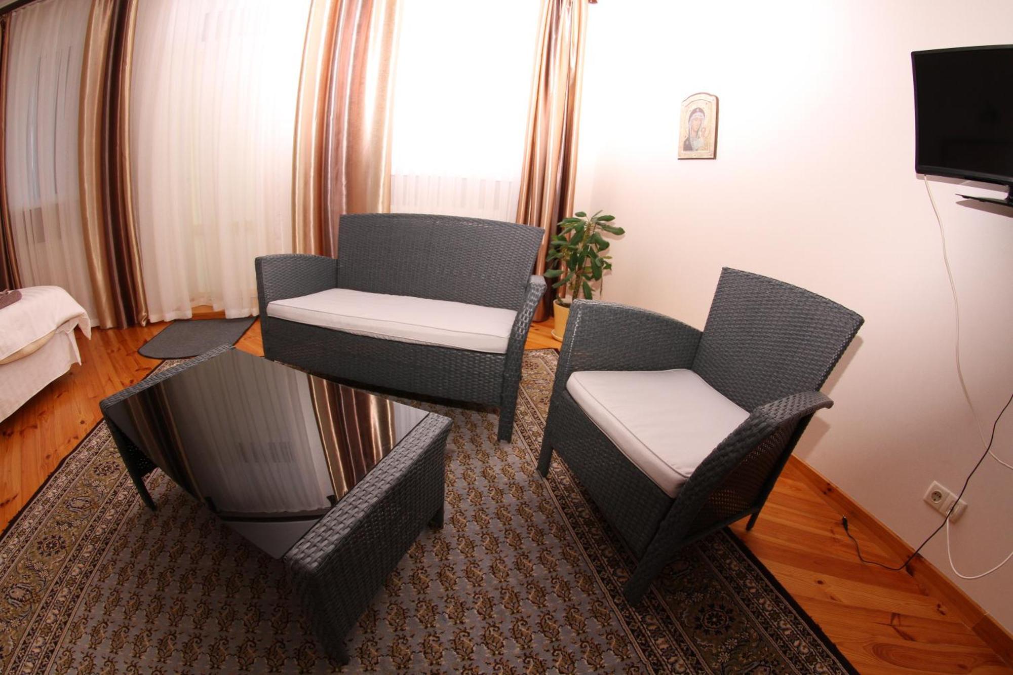Uyut Hotel Chernihiv Bagian luar foto