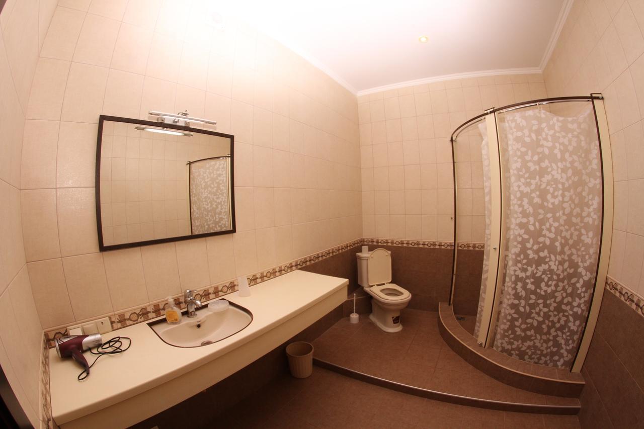Uyut Hotel Chernihiv Bagian luar foto