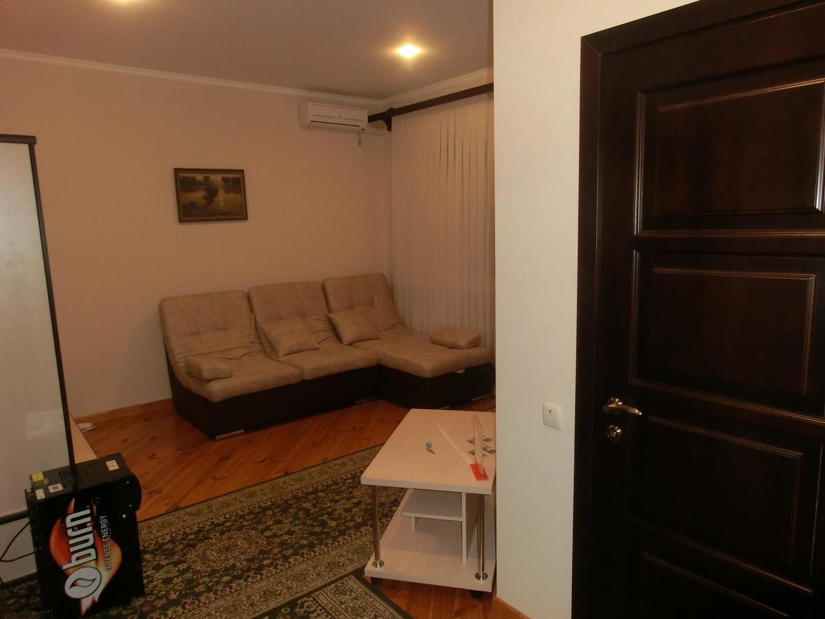 Uyut Hotel Chernihiv Bagian luar foto