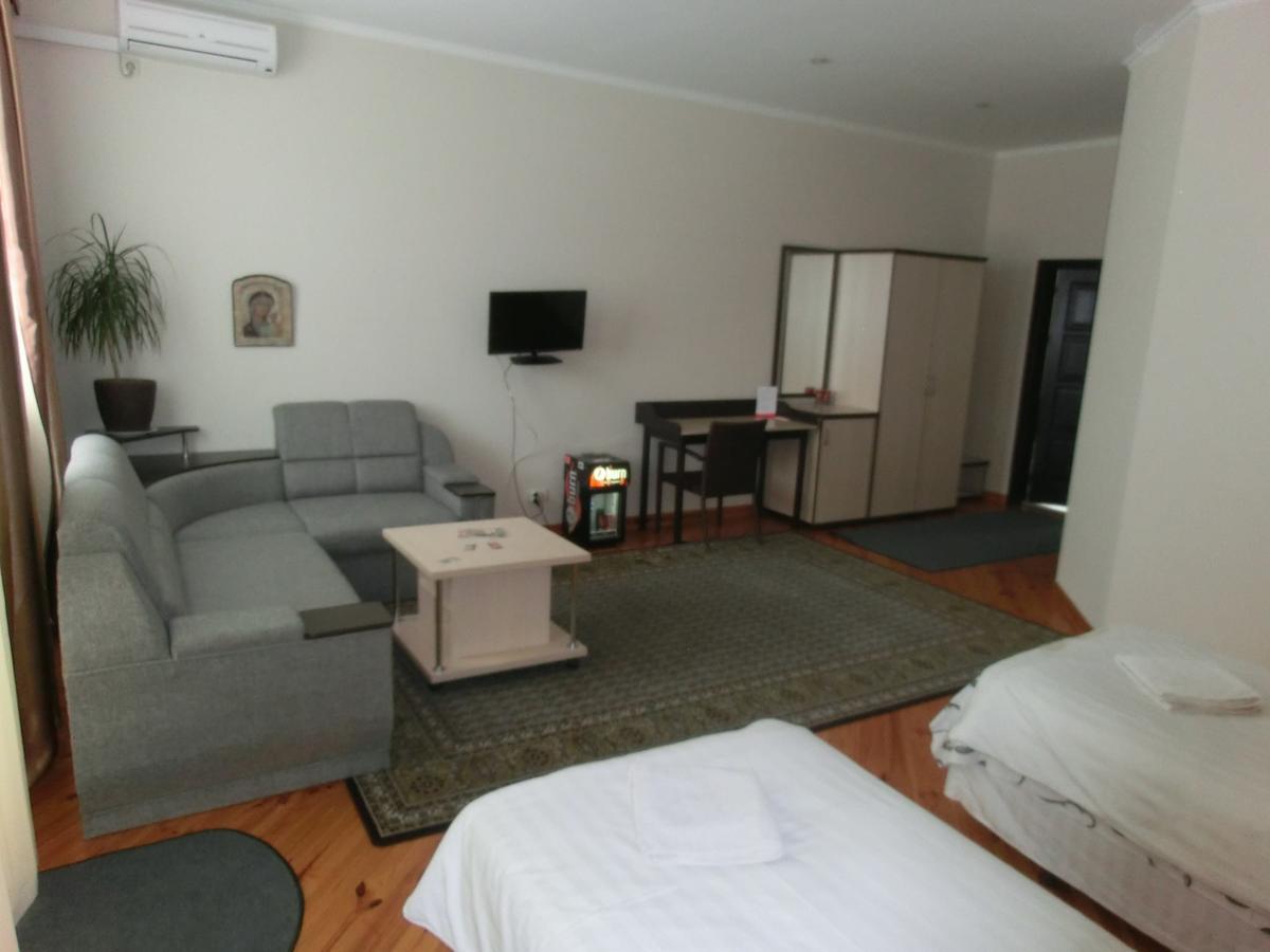 Uyut Hotel Chernihiv Bagian luar foto