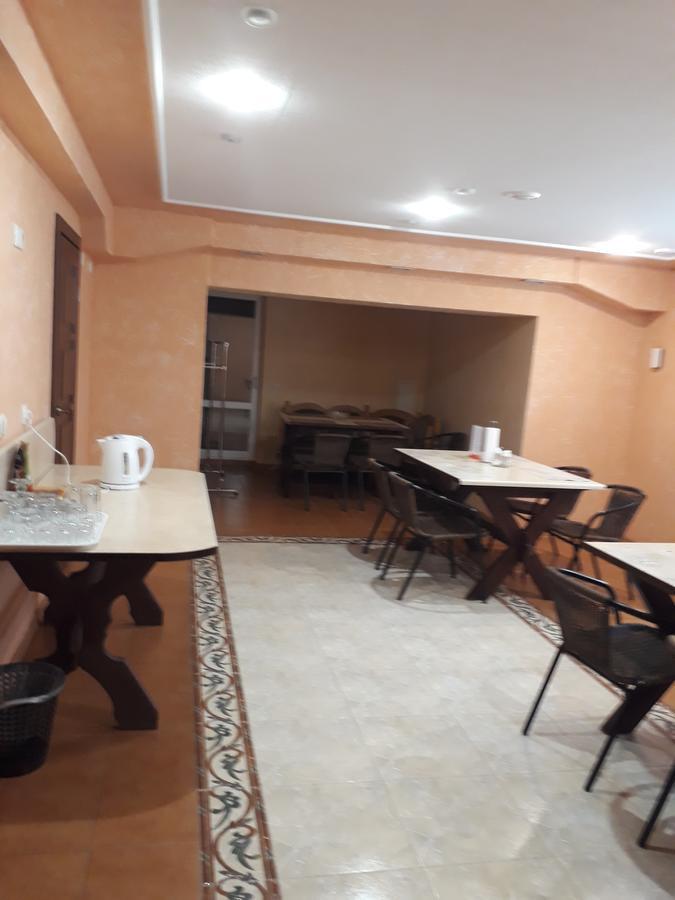 Uyut Hotel Chernihiv Bagian luar foto