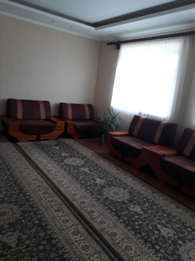 Uyut Hotel Chernihiv Bagian luar foto
