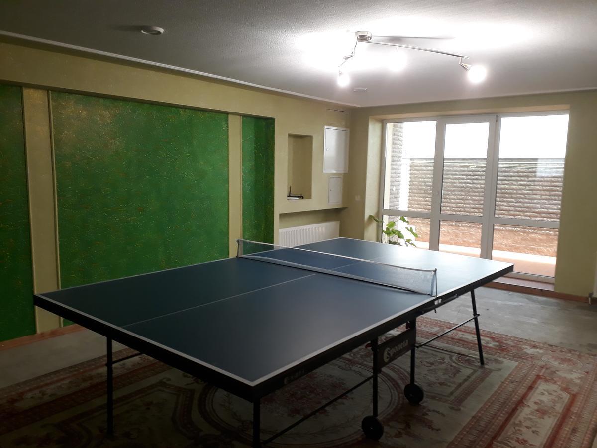 Uyut Hotel Chernihiv Bagian luar foto